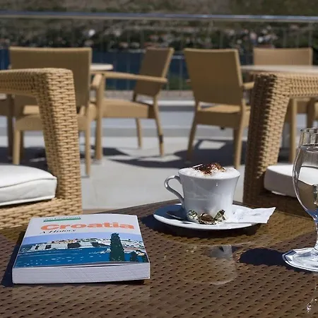 Hotel Club Sunny By Valamar 3*