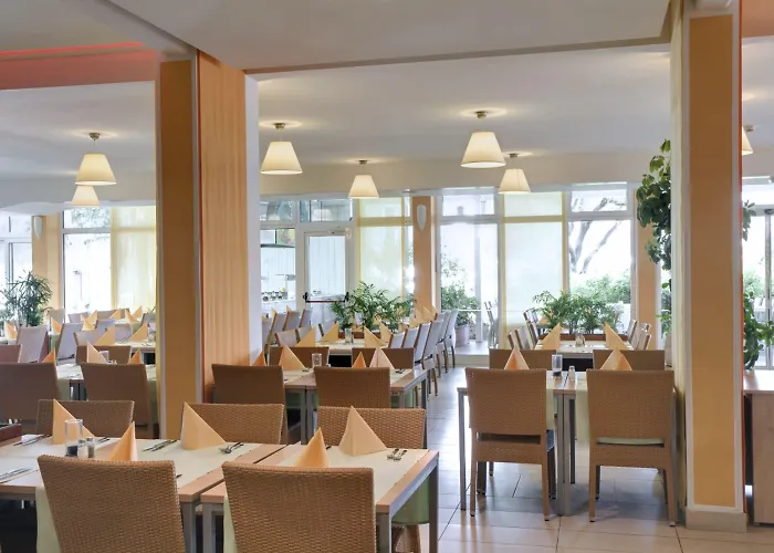 Sunny By Valamar Hotel